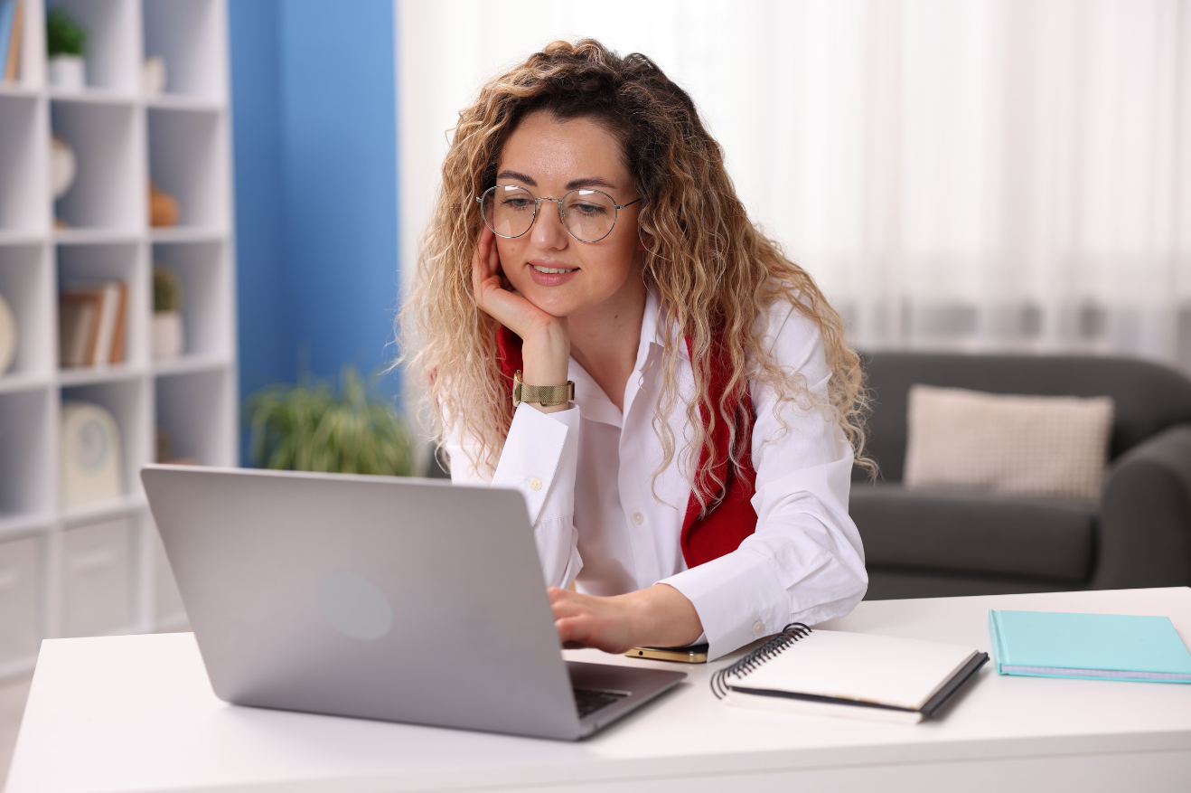 female-counsellor-online-clinical-supervision-why-choose-scss-australia Female counsellor engaged in online clinical supervision session - ethical, structured, and reflective support for Australian practitioners