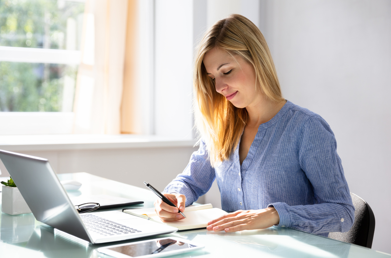 what-to-expect-online-clinical-supervision-counsellor-australia.png Counsellor writing notes during online clinical supervision - professional, ethical, and reflective practice support in Australia available in English and Spanish